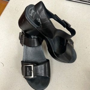 Dansko Black Sandals Size 39 / 8